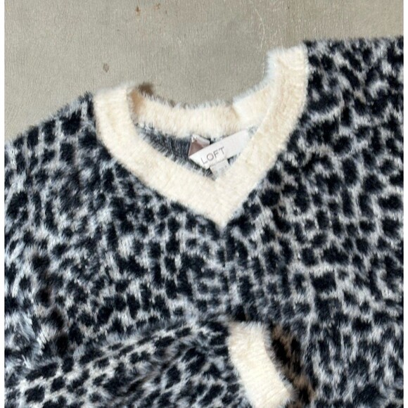 LOFT Women’s Cheetah Leopard Animal Print Soft Stretchy Sweater Womens Sz Small - Picture 2 of 7